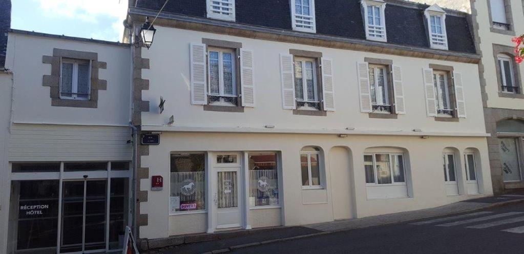 Hotel Du Cheval Blanc Saint-Pol-de-Léon Exterior photo